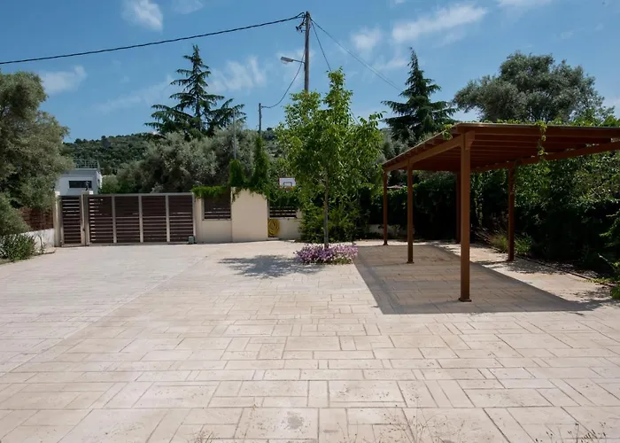 Vicula Mauras Villa *