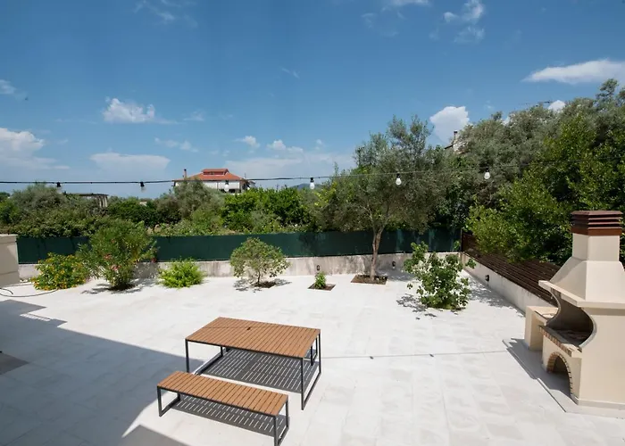 Vicula Mauras Lefkada City