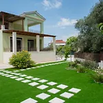 Vicula Mauras Villa *